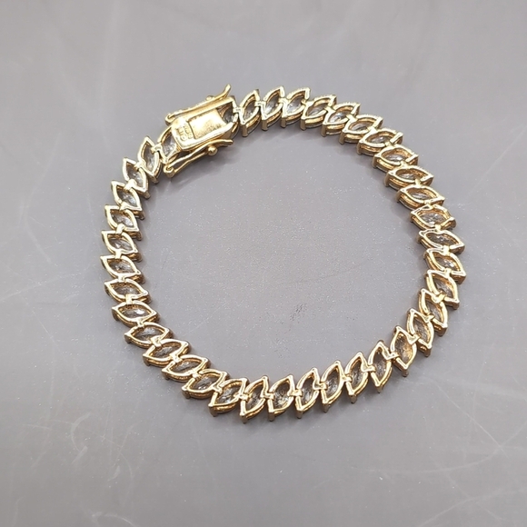 VTG Tennis Bracelet Marquise Cut Prong Set Cubic Zirconia Gold Tone Box Clasp - Picture 8 of 11